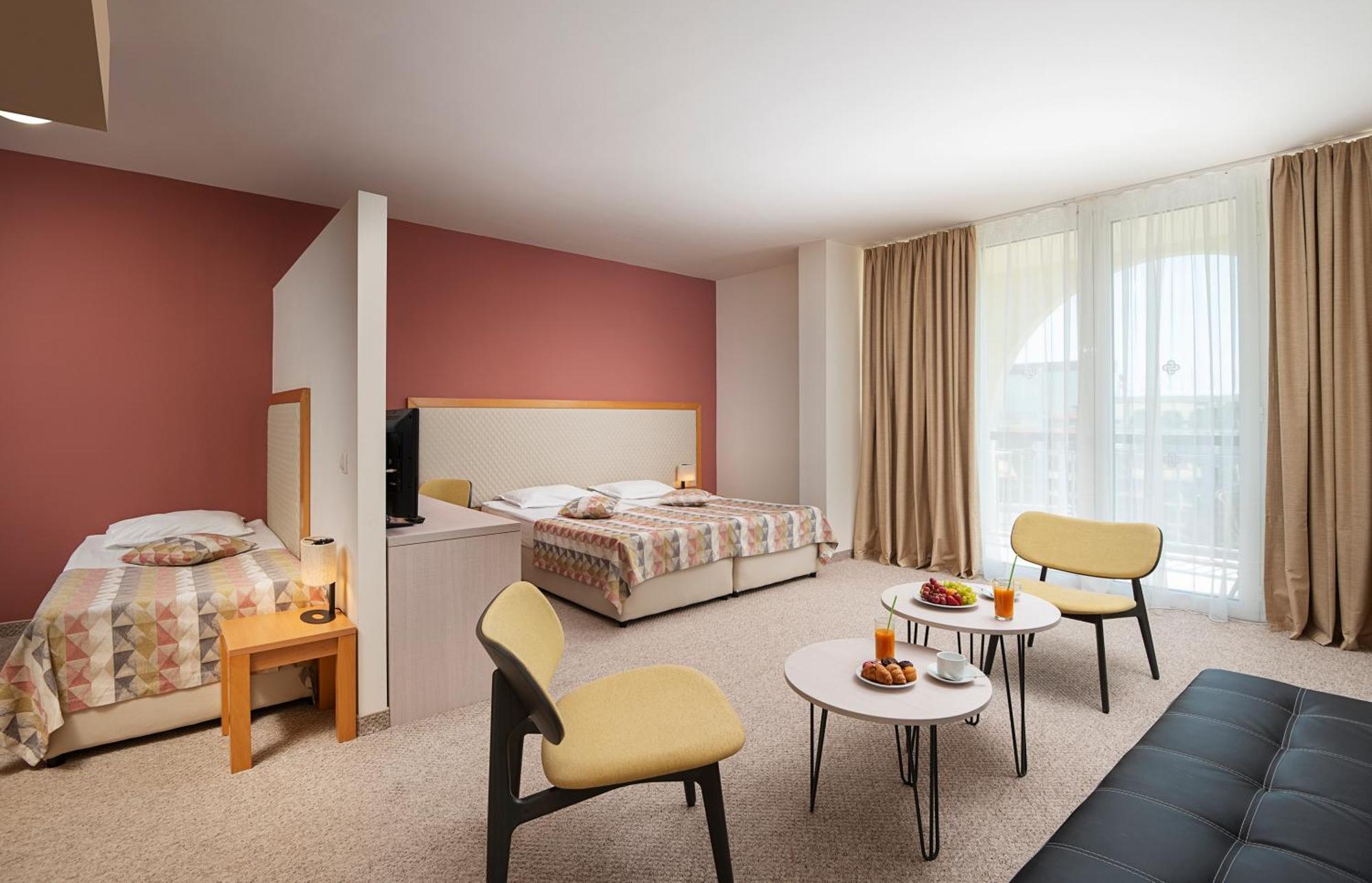 Junior Suite (2 Adults + 2 Children or 2 Adults + 3 Children)